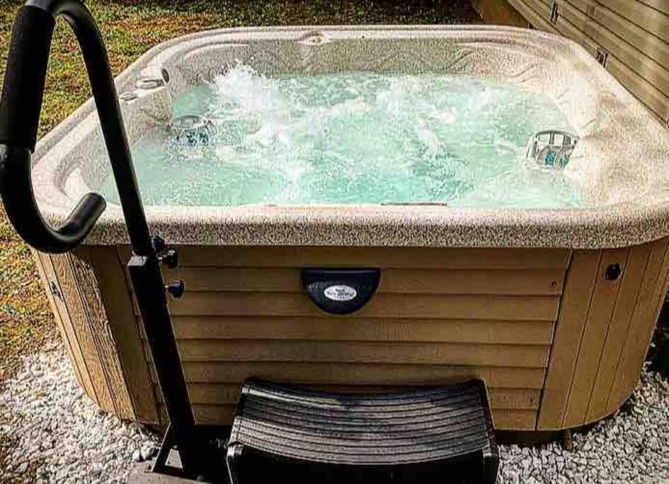 {Hot Tub In Ranch} Mins To Airport/Uofr/Strng/Dwtn Villa Rochester Ngoại thất bức ảnh